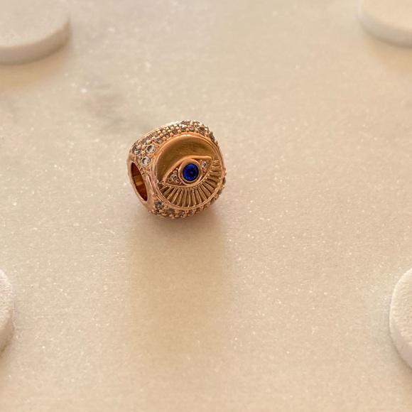 Hamada, eye & feather charm - Picture 3 of 6